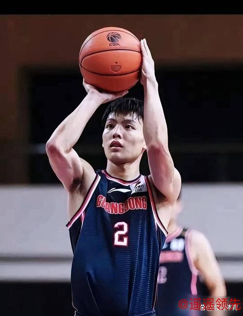 广东男篮险胜广州背后藏着什么秘密？答案藏在那个急停跳投的三分里！
