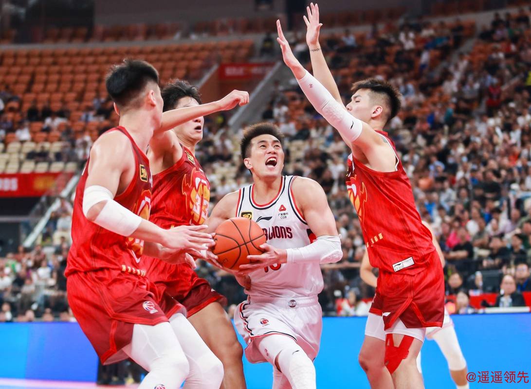 广东男篮险胜广州背后藏着什么秘密？答案藏在那个急停跳投的三分里！