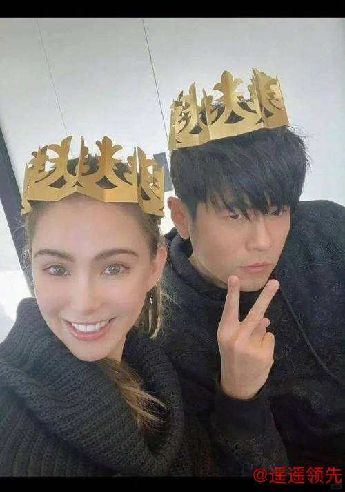 被强直性脊柱炎折磨的周杰伦，澳网状态引担忧，昆凌从导购到女老板，15岁年龄差藏不住了！